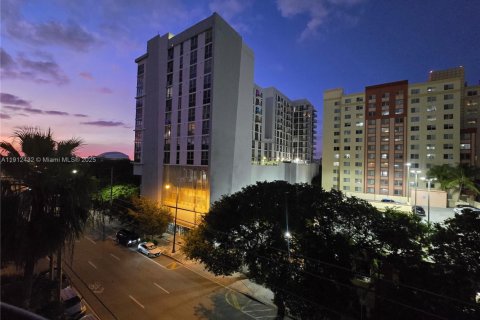 Снять в аренду виллу или дом в Майами, Флорида 2 спальни, 70.14м2, № 1968324 - фото 18