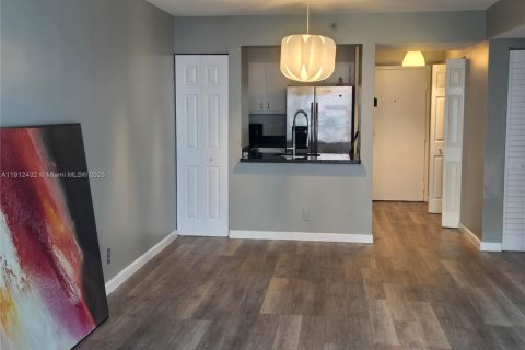 Снять в аренду виллу или дом в Майами, Флорида 2 спальни, 70.14м2, № 1968324 - фото 4