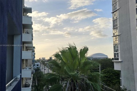 Снять в аренду виллу или дом в Майами, Флорида 2 спальни, 70.14м2, № 1968324 - фото 15