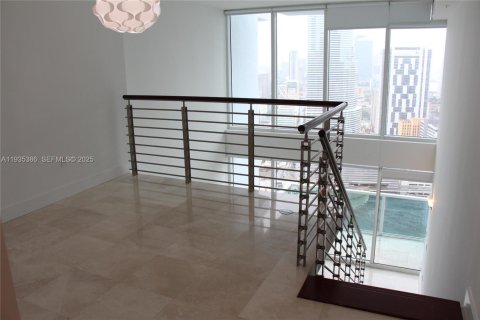 Condominio en alquiler en Miami, Florida, 1 dormitorio, 91.32 m2 № 1993840 - foto 23