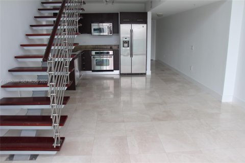 Condominio en alquiler en Miami, Florida, 1 dormitorio, 91.32 m2 № 1993840 - foto 19