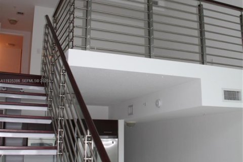 Condominio en alquiler en Miami, Florida, 1 dormitorio, 91.32 m2 № 1993840 - foto 20