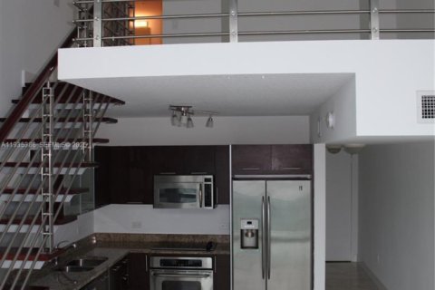 Condominio en alquiler en Miami, Florida, 1 dormitorio, 91.32 m2 № 1993840 - foto 15