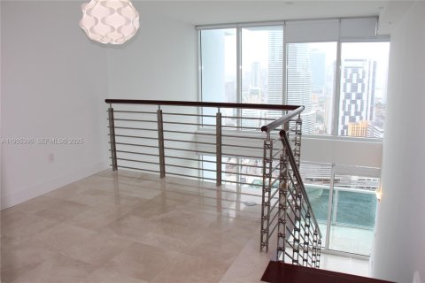 Condominio en alquiler en Miami, Florida, 1 dormitorio, 91.32 m2 № 1993840 - foto 24