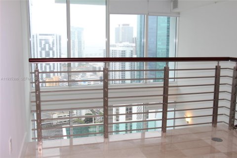Condominio en alquiler en Miami, Florida, 1 dormitorio, 91.32 m2 № 1993840 - foto 30