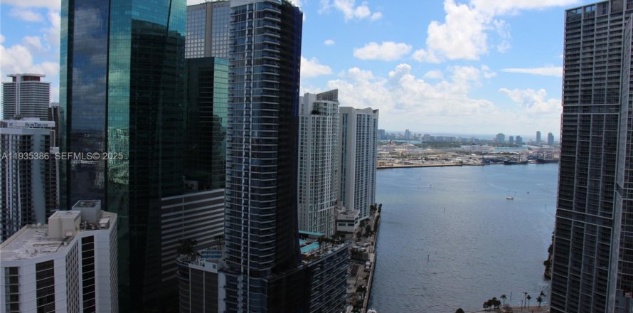 Condominio en Miami, Florida, 1 dormitorio № 1993840