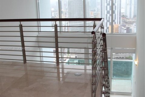 Condominio en alquiler en Miami, Florida, 1 dormitorio, 91.32 m2 № 1993840 - foto 29