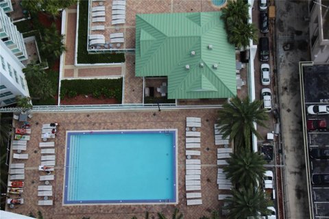 Condominio en alquiler en Miami, Florida, 1 dormitorio, 91.32 m2 № 1993840 - foto 5