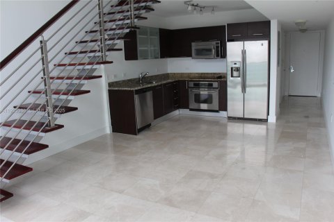 Condominio en alquiler en Miami, Florida, 1 dormitorio, 91.32 m2 № 1993840 - foto 17