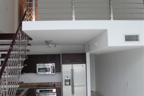 Condominio en alquiler en Miami, Florida, 1 dormitorio, 91.32 m2 № 1993840 - foto 18