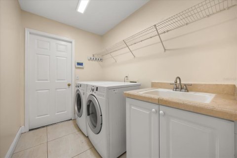 House in Orlando, Florida 4 bedrooms, 223.71 sq.m. № 1882889 - photo 20