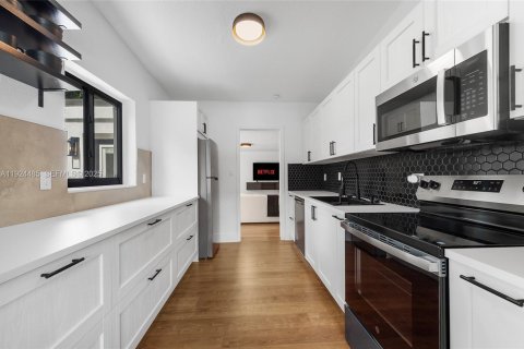 Casa en venta en North Miami, Florida, 3 dormitorios, 123.93 m2 № 1982546 - foto 5