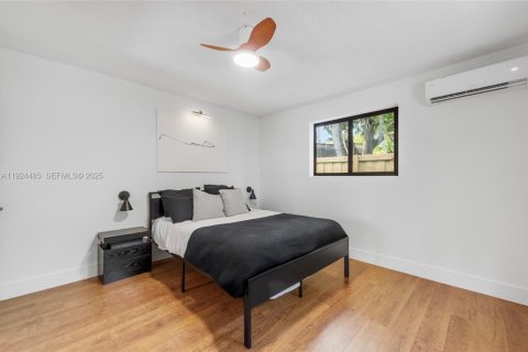 Casa en venta en North Miami, Florida, 3 dormitorios, 123.93 m2 № 1982546 - foto 12