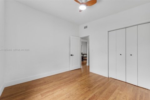 Casa en venta en North Miami, Florida, 3 dormitorios, 123.93 m2 № 1982546 - foto 18