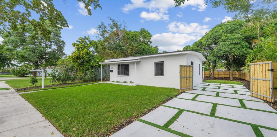 Casa en North Miami, Florida 3 dormitorios, 123.93 m2 № 1982546