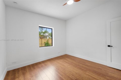 Casa en venta en North Miami, Florida, 3 dormitorios, 123.93 m2 № 1982546 - foto 19