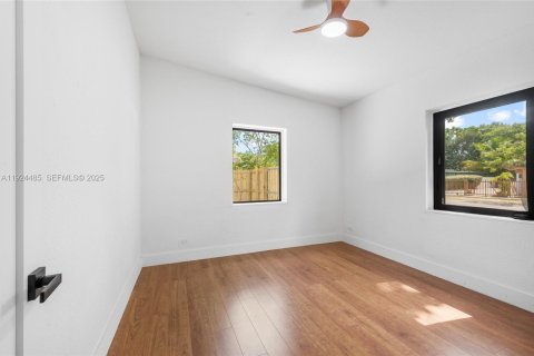 Casa en venta en North Miami, Florida, 3 dormitorios, 123.93 m2 № 1982546 - foto 20