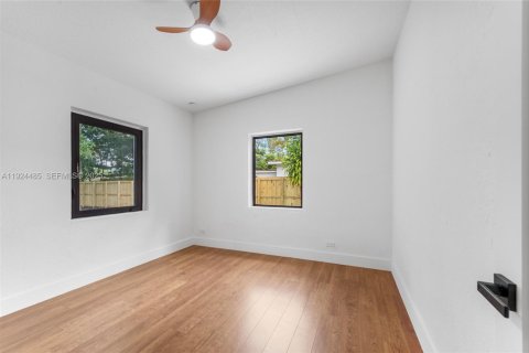 Casa en venta en North Miami, Florida, 3 dormitorios, 123.93 m2 № 1982546 - foto 16