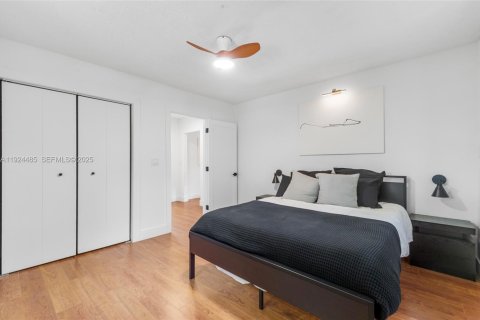 Casa en venta en North Miami, Florida, 3 dormitorios, 123.93 m2 № 1982546 - foto 13