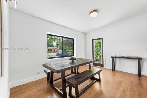 Casa en venta en North Miami, Florida, 3 dormitorios, 123.93 m2 № 1982546 - foto 4