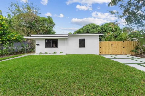 Casa en venta en North Miami, Florida, 3 dormitorios, 123.93 m2 № 1982546 - foto 2