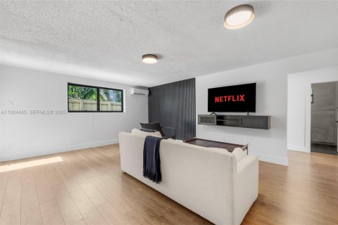 Casa en venta en North Miami, Florida, 3 dormitorios, 123.93 m2 № 1982546 - foto 8