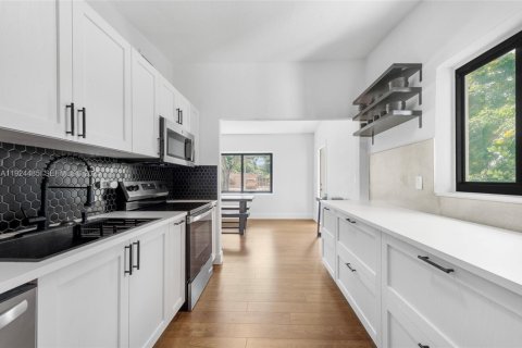 Casa en venta en North Miami, Florida, 3 dormitorios, 123.93 m2 № 1982546 - foto 6