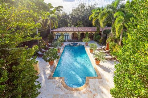 House in Pinecrest, Florida 9 bedrooms, 783.44 sq.m. № 1928271 - photo 3