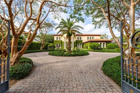 House in Pinecrest, Florida 9 bedrooms, 783.44 sq.m. № 1928271 - photo 2
