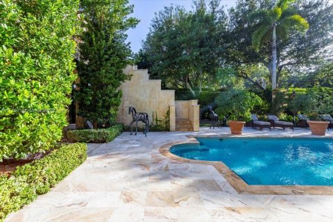 House in Pinecrest, Florida 9 bedrooms, 783.44 sq.m. № 1928271 - photo 24