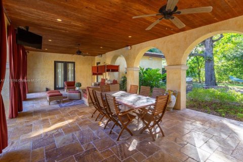 House in Pinecrest, Florida 9 bedrooms, 783.44 sq.m. № 1928271 - photo 18