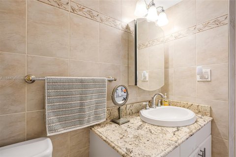 Condominio en venta en Hallandale Beach, Florida, 1 dormitorio, 80.82 m2 № 1893074 - foto 20