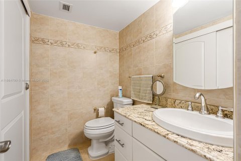 Condominio en venta en Hallandale Beach, Florida, 1 dormitorio, 80.82 m2 № 1893074 - foto 16