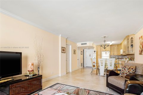 Condominio en venta en Hallandale Beach, Florida, 1 dormitorio, 80.82 m2 № 1893074 - foto 9