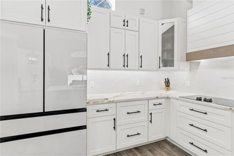 House in Clearwater, Florida 3 bedrooms, 134.89 sq.m. № 2408926 - photo 10