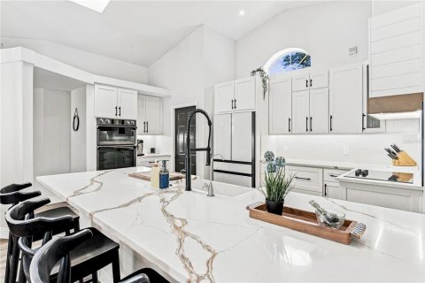 House in Clearwater, Florida 3 bedrooms, 134.89 sq.m. № 2408926 - photo 6