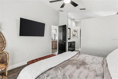 House in Clearwater, Florida 3 bedrooms, 134.89 sq.m. № 2408926 - photo 20