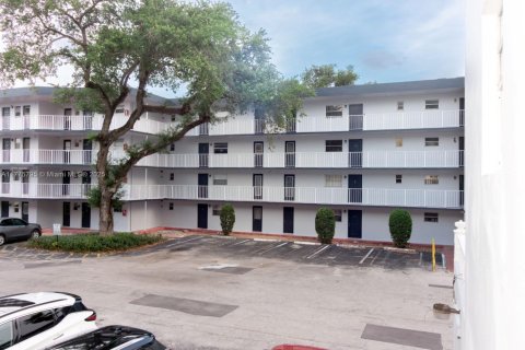 Condo in Miami, Florida, 2 bedrooms  № 1958638 - photo 5