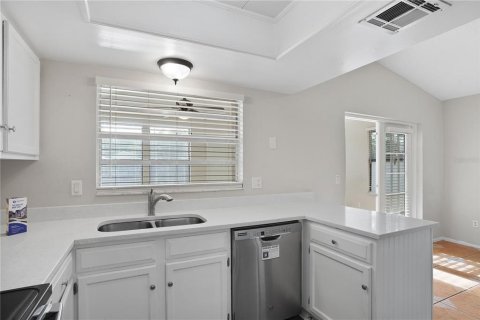 House in Casselberry, Florida 3 bedrooms, 110.46 sq.m. № 1885050 - photo 12