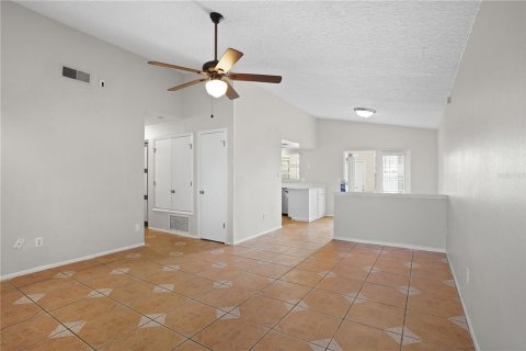 House in Casselberry, Florida 3 bedrooms, 110.46 sq.m. № 1885050 - photo 8