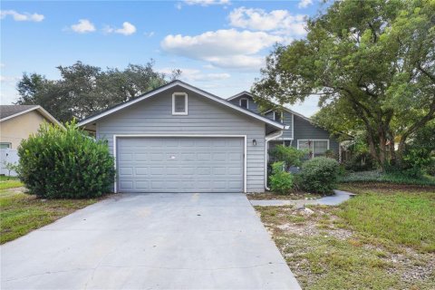 House in Casselberry, Florida 3 bedrooms, 110.46 sq.m. № 1885050 - photo 2