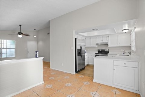 House in Casselberry, Florida 3 bedrooms, 110.46 sq.m. № 1885050 - photo 14