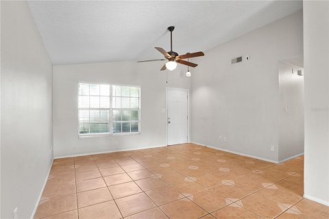 House in Casselberry, Florida 3 bedrooms, 110.46 sq.m. № 1885050 - photo 7