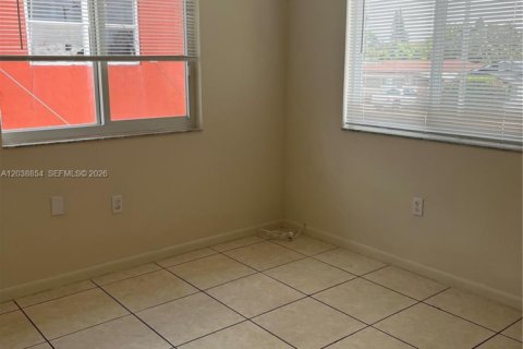 Commercial property in Miami, Florida 255.95 sq.m. № 2168352 - photo 12