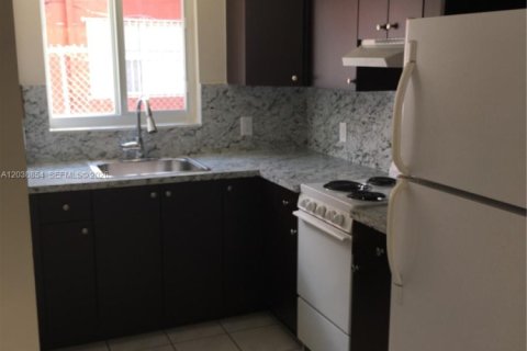Commercial property in Miami, Florida 255.95 sq.m. № 2168352 - photo 15