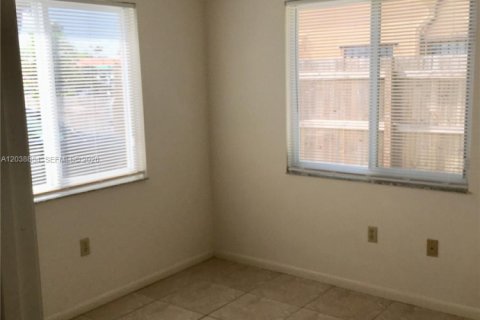 Commercial property in Miami, Florida 255.95 sq.m. № 2168352 - photo 17