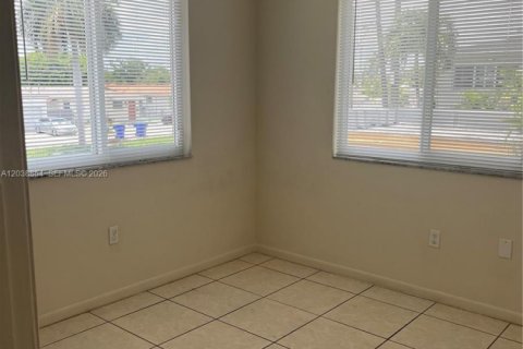 Commercial property in Miami, Florida 255.95 sq.m. № 2168352 - photo 13
