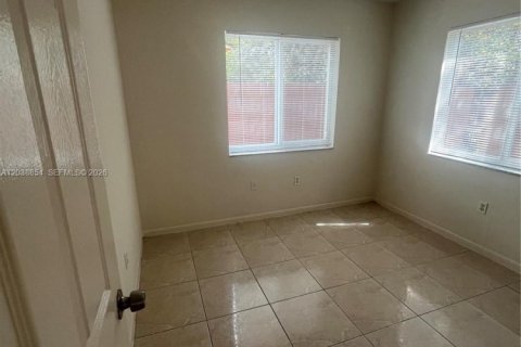Commercial property in Miami, Florida 255.95 sq.m. № 2168352 - photo 6