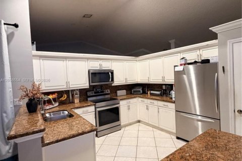 Casa en venta en Pembroke Pines, Florida, 4 dormitorios, 256.5 m2 № 2168177 - foto 2