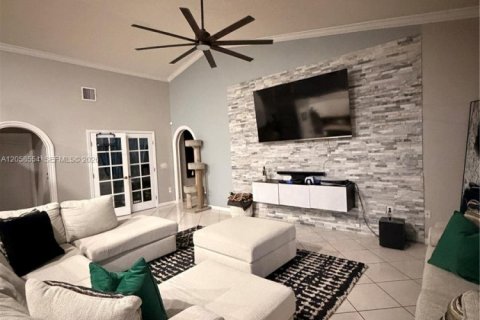 Casa en venta en Pembroke Pines, Florida, 4 dormitorios, 256.5 m2 № 2168177 - foto 3